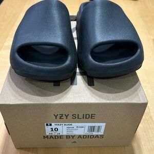 Yeezy Slide Size 10